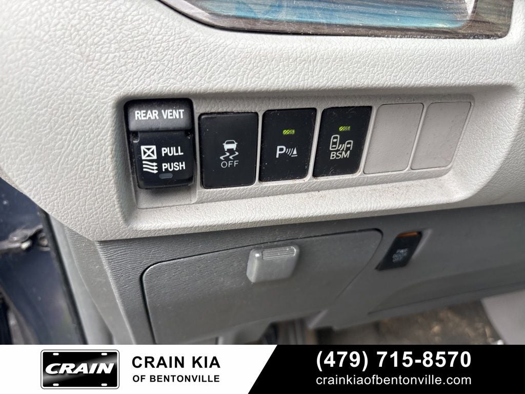 2017 Toyota Sienna XLE - SUNROOF / CLEAN CARFAX / LOW MILES!