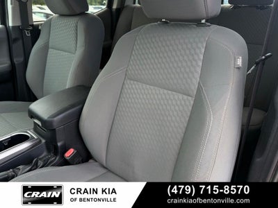 2021 Toyota Tacoma SR5 V6 - 4WD / CLEAN CARFAX