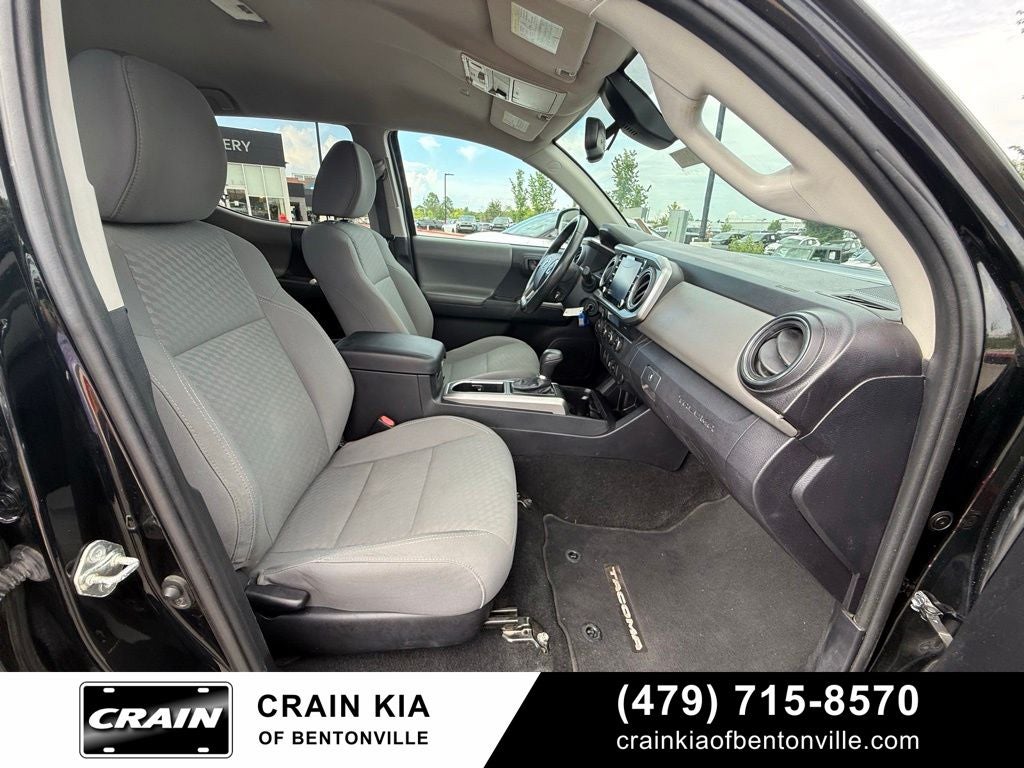 2021 Toyota Tacoma SR5 V6 - 4WD / CLEAN CARFAX