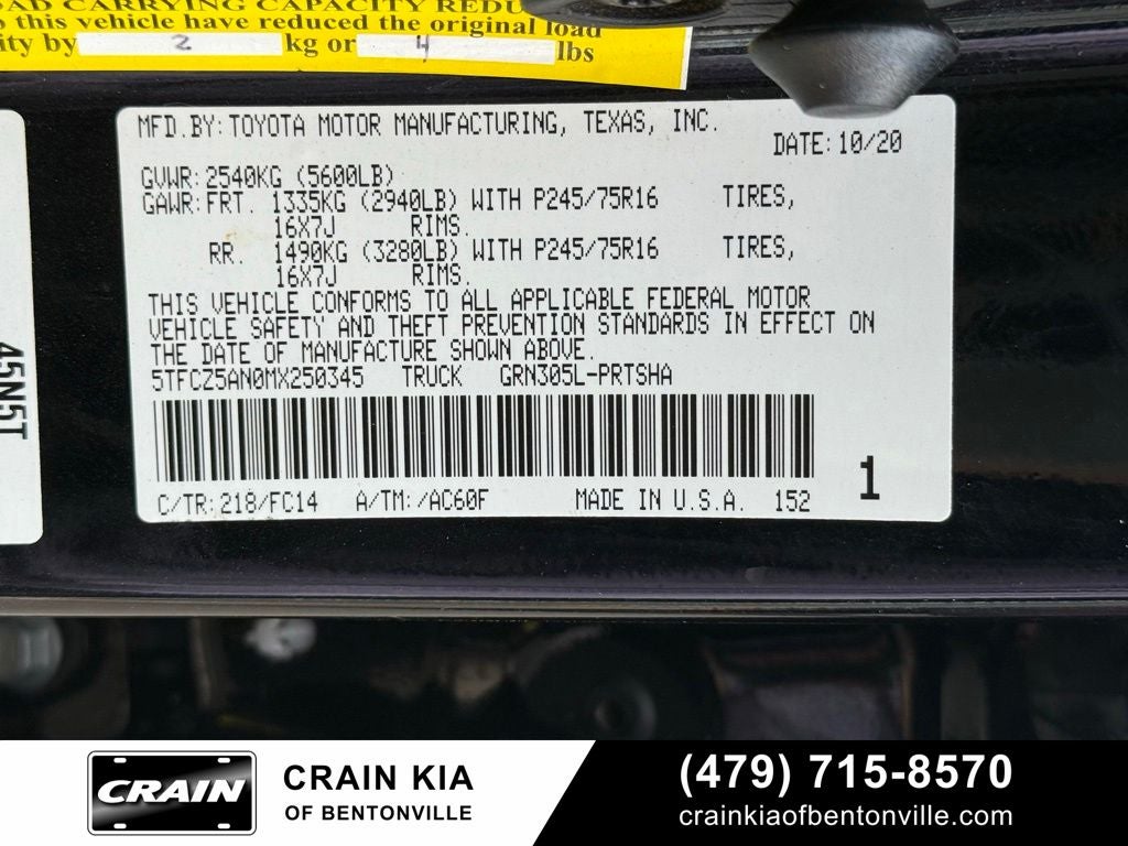 2021 Toyota Tacoma SR5 V6 - 4WD / CLEAN CARFAX