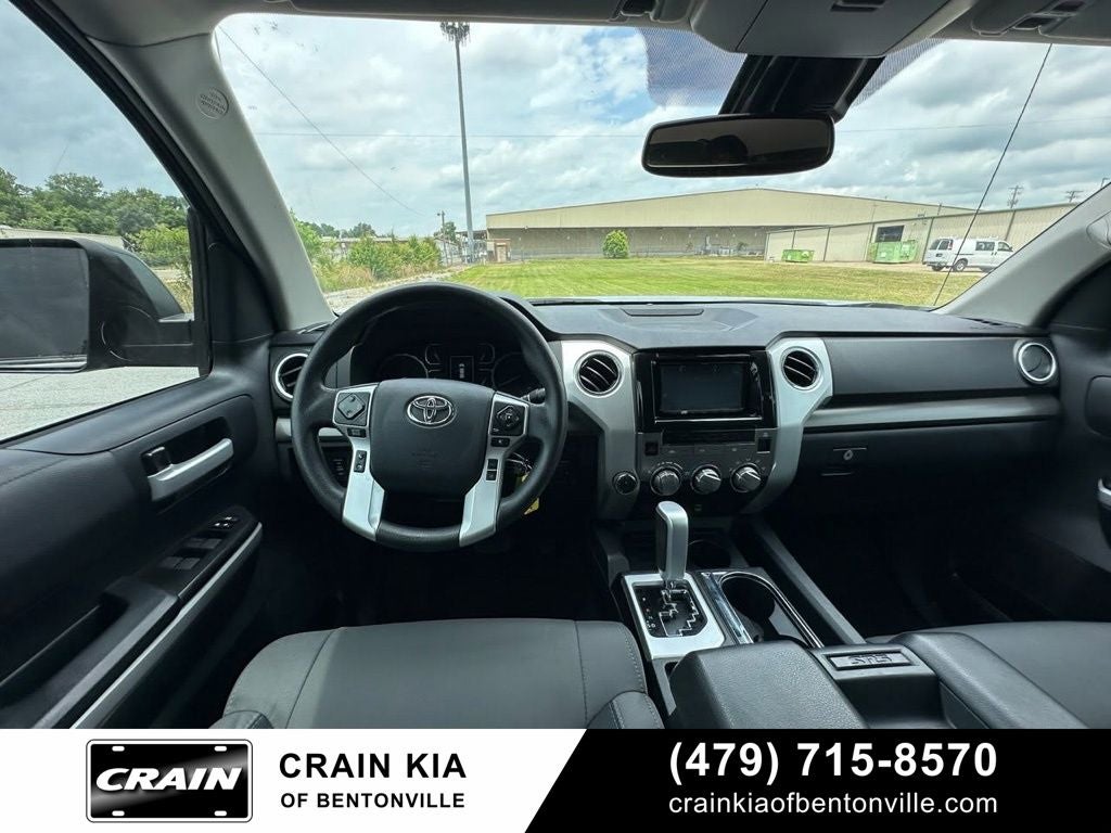2019 Toyota Tundra SR5 - 4WD / CLEAN CARFAX / LIFTED!