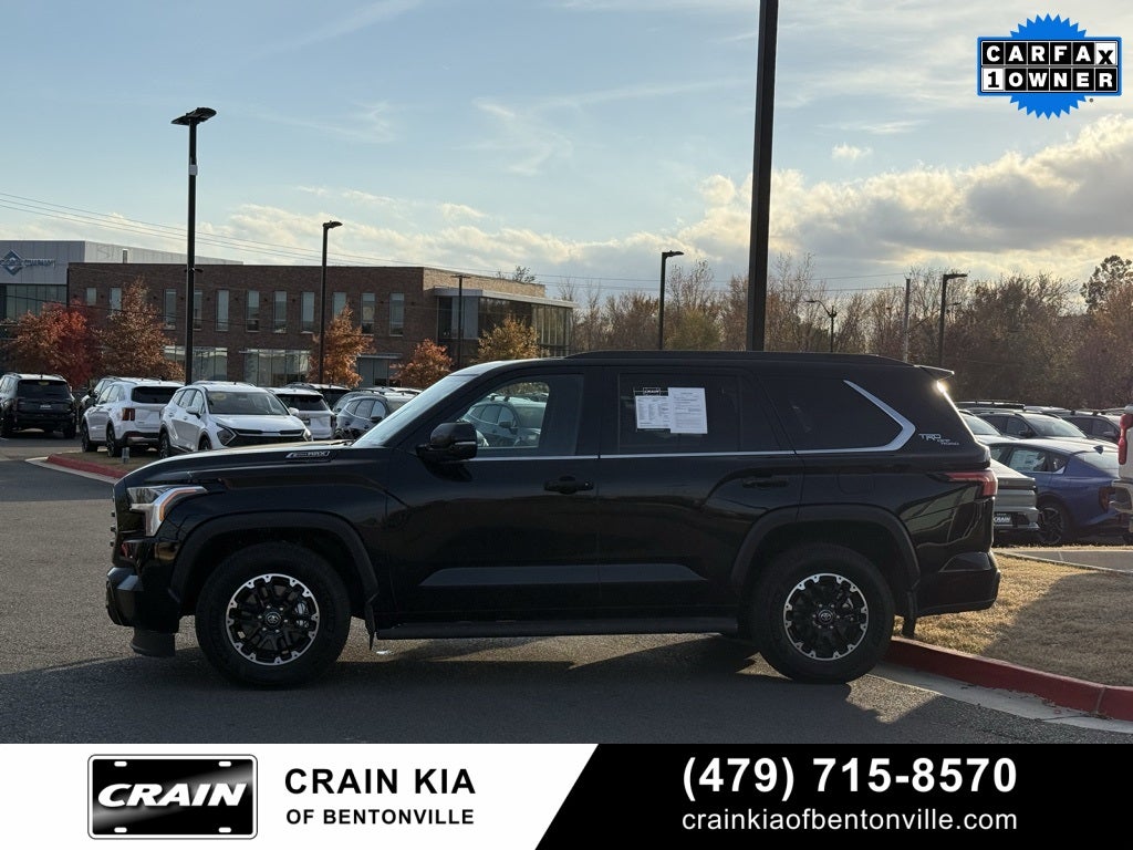 2025 Toyota Sequoia SR5 - 4WD / SUNROOF / CARFAX ONE OWNER