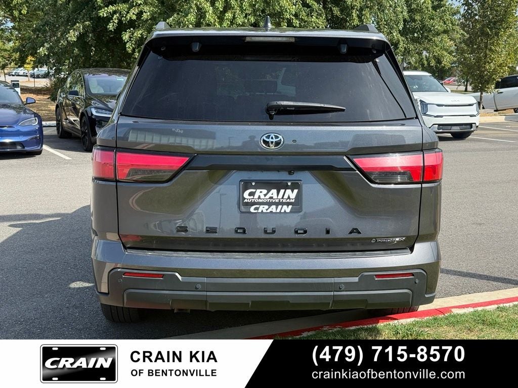 2025 Toyota Sequoia SR5 - 4WD / CLEAN CARFAX / ONE OWNER