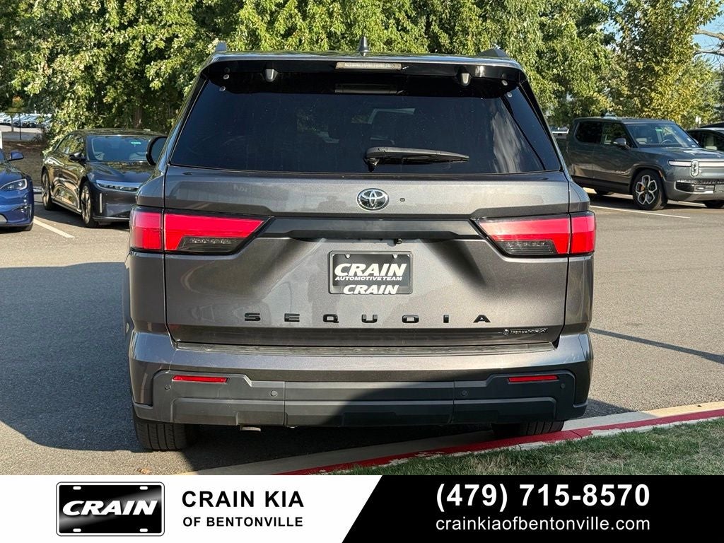 2025 Toyota Sequoia SR5 - 4WD / CLEAN CARFAX / ONE OWNER