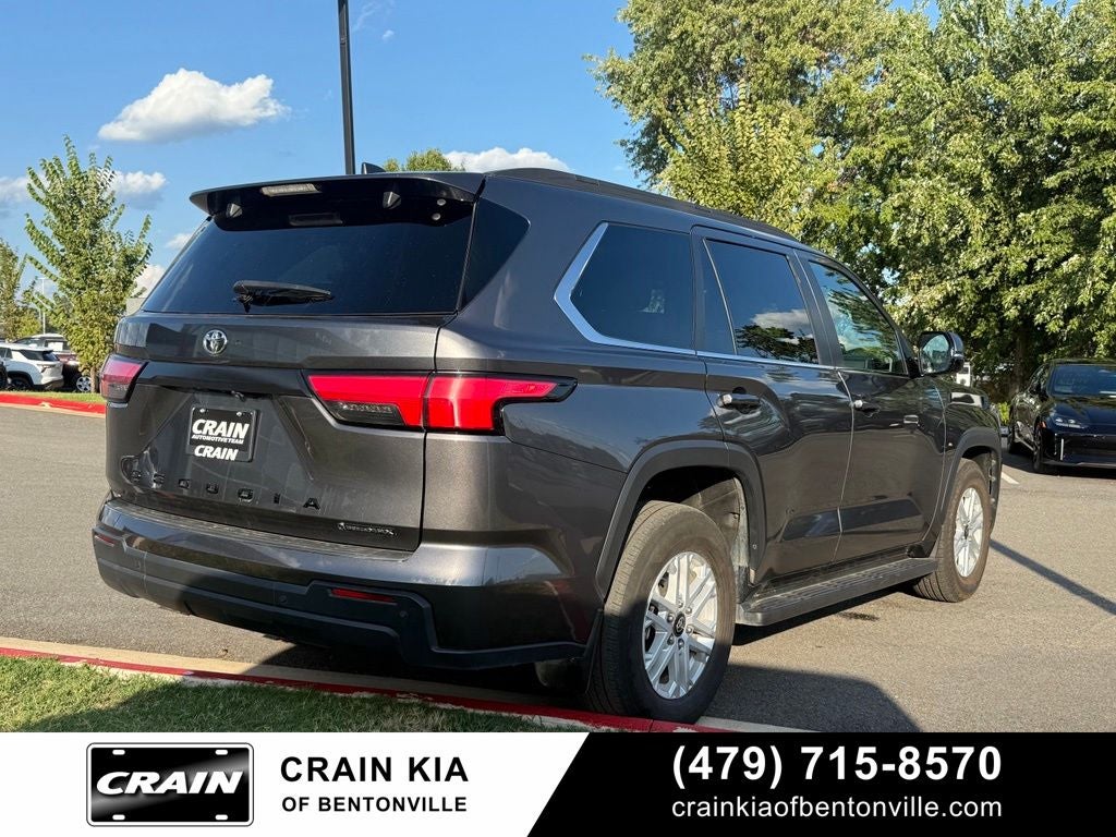2025 Toyota Sequoia SR5 - 4WD / CLEAN CARFAX / ONE OWNER
