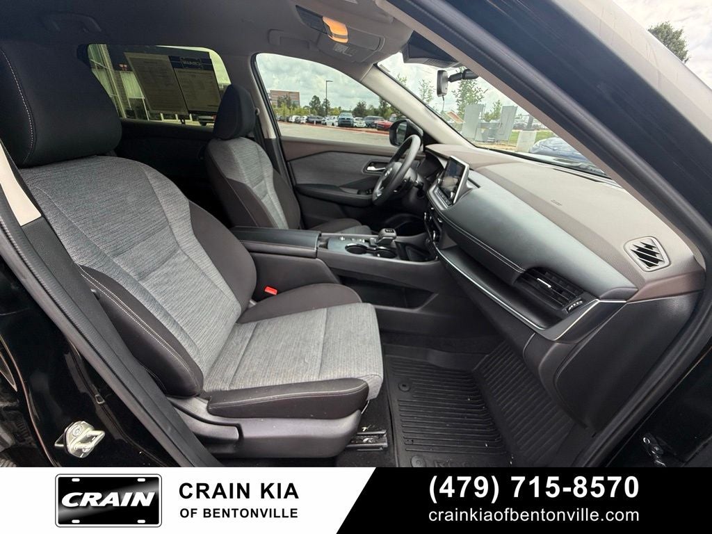2023 Nissan Rogue SV - CLEAN CARFAX / ONE OWNER
