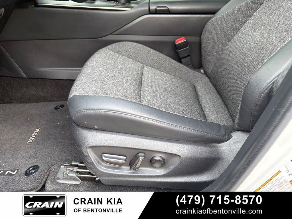 2023 Toyota Crown XLE - AWD / CLEAN CARFAX