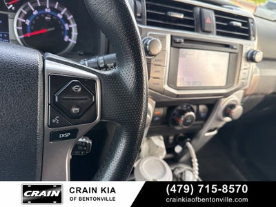 2017 Toyota 4Runner SR5 - 4WD / LIFTED!