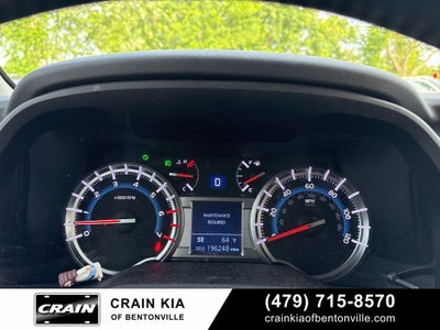 2017 Toyota 4Runner SR5 - 4WD / LIFTED!
