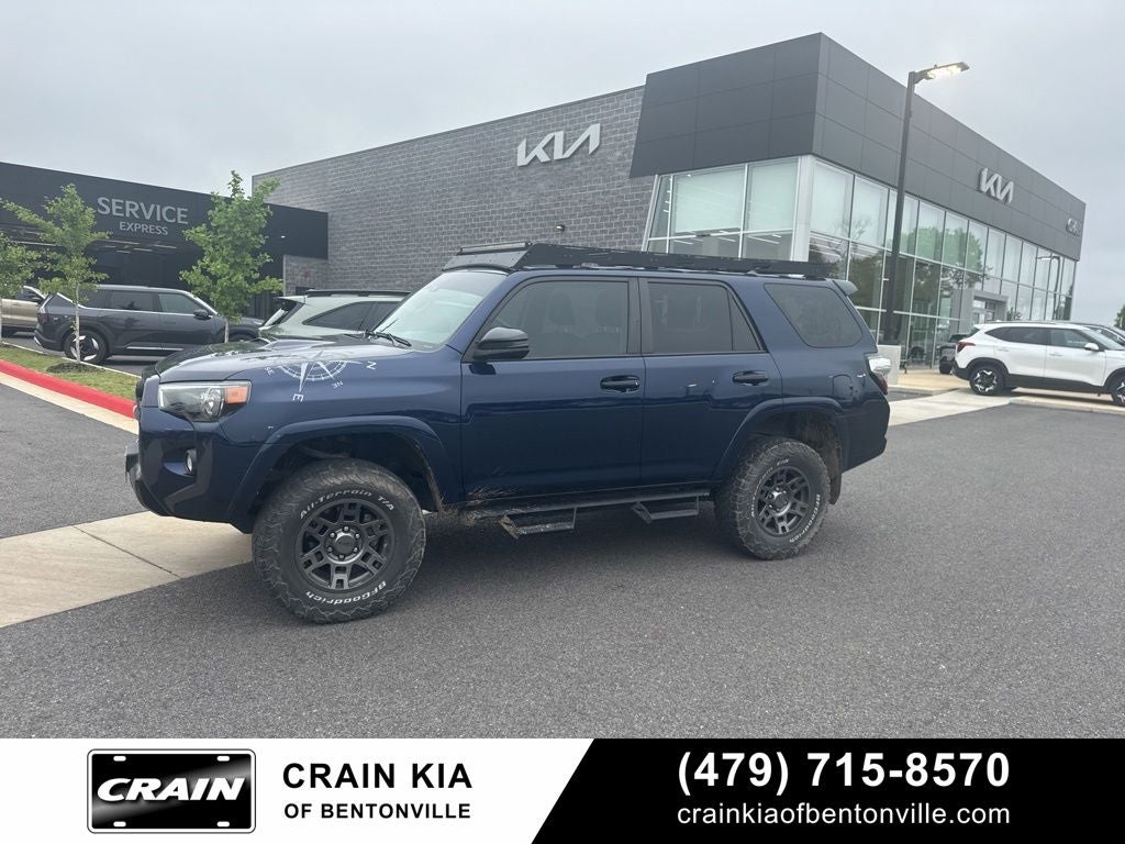 2020 Toyota 4Runner Venture - 4WD / LIFTED! / CLEAN CARFAX / ONE OWNER