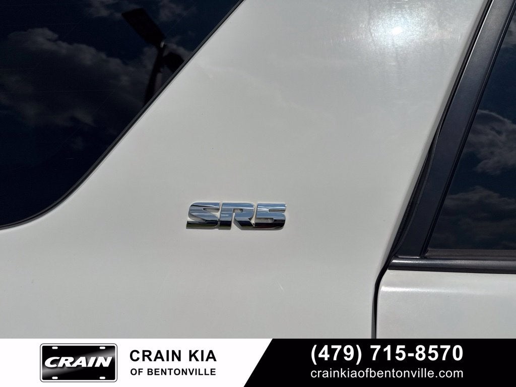 2018 Toyota 4Runner SR5 - 4WD / CLEAN CARFAX