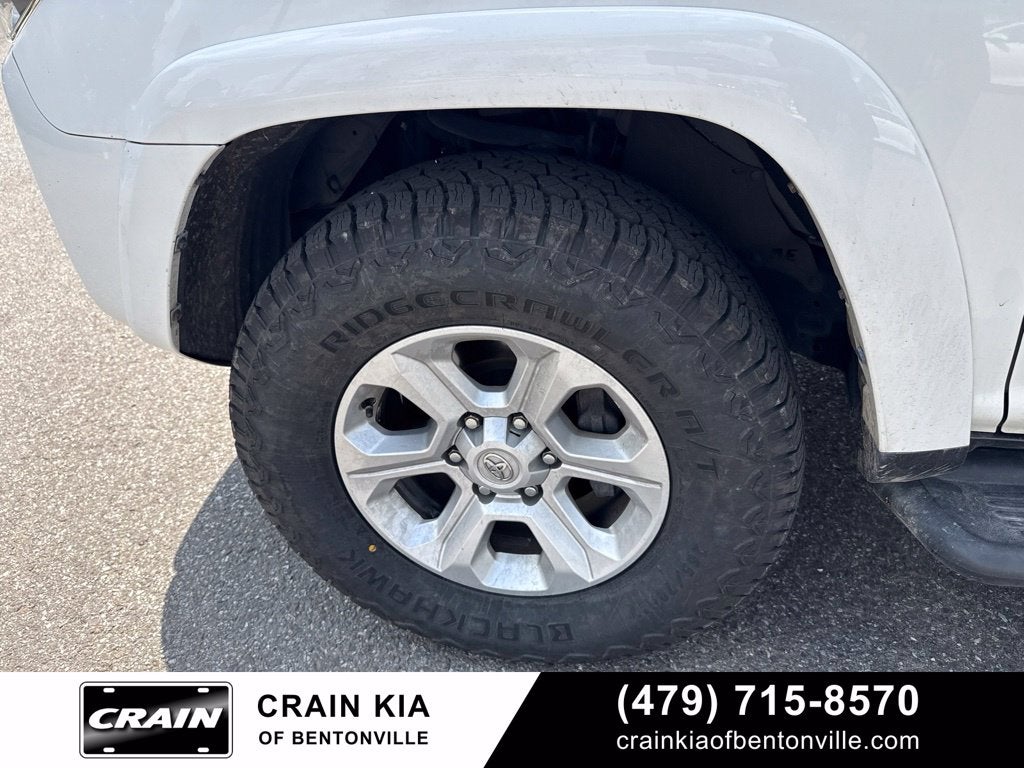 2018 Toyota 4Runner SR5 - 4WD / CLEAN CARFAX