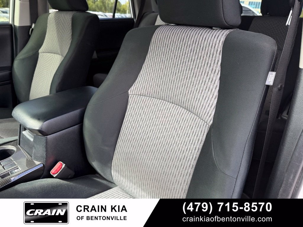 2018 Toyota 4Runner SR5 - 4WD / CLEAN CARFAX
