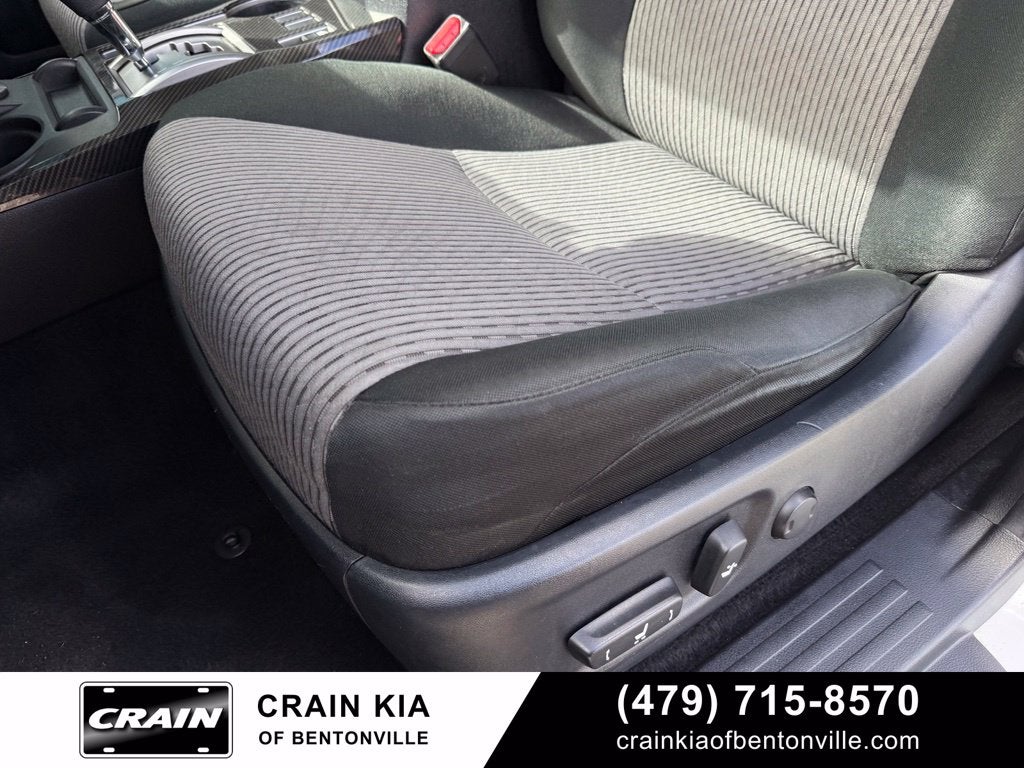2018 Toyota 4Runner SR5 - 4WD / CLEAN CARFAX