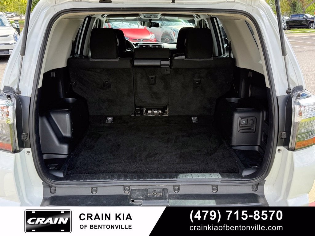 2018 Toyota 4Runner SR5 - 4WD / CLEAN CARFAX