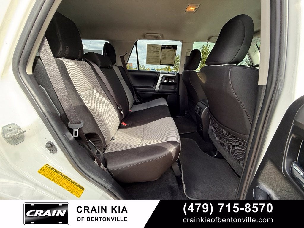 2018 Toyota 4Runner SR5 - 4WD / CLEAN CARFAX