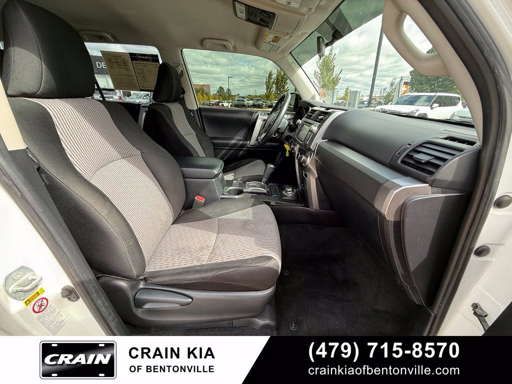 2018 Toyota 4Runner SR5 - 4WD / CLEAN CARFAX