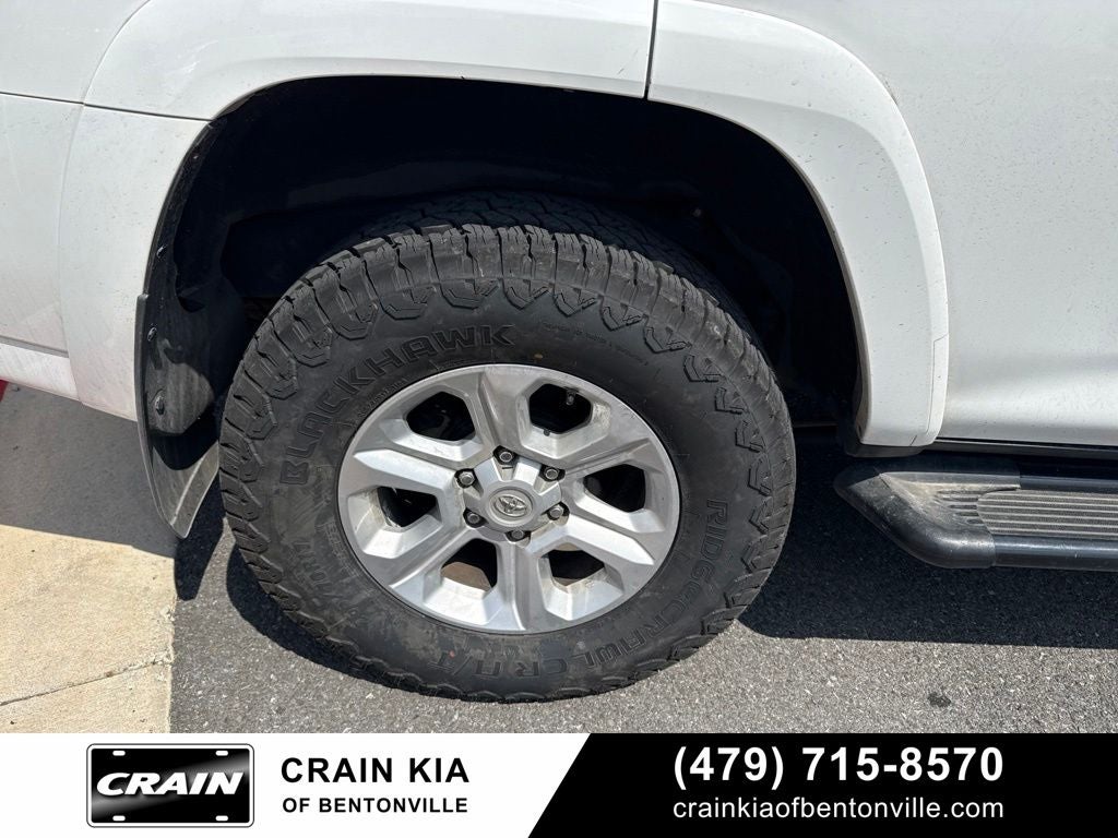 2018 Toyota 4Runner SR5 - 4WD / CLEAN CARFAX