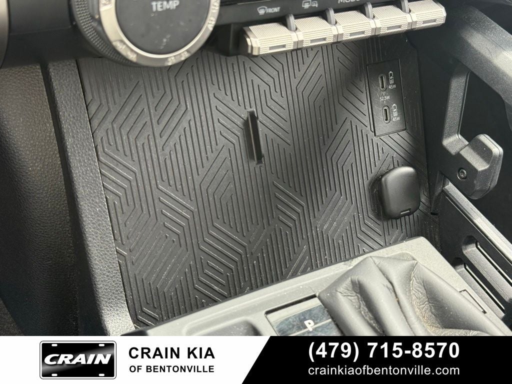 2025 Toyota 4Runner SR5 - 4WD / CLEAN CARFAX / ONE OWNER