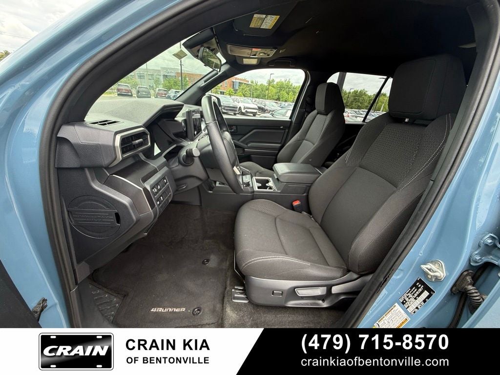 2025 Toyota 4Runner SR5 - 4WD / CLEAN CARFAX / ONE OWNER