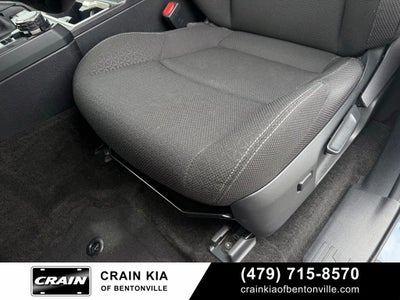 2025 Toyota 4Runner SR5 - 4WD / CLEAN CARFAX / ONE OWNER