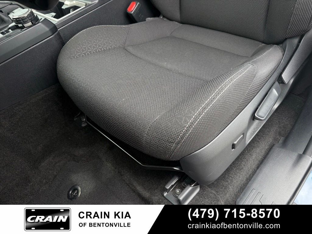 2025 Toyota 4Runner SR5 - 4WD / CLEAN CARFAX / ONE OWNER