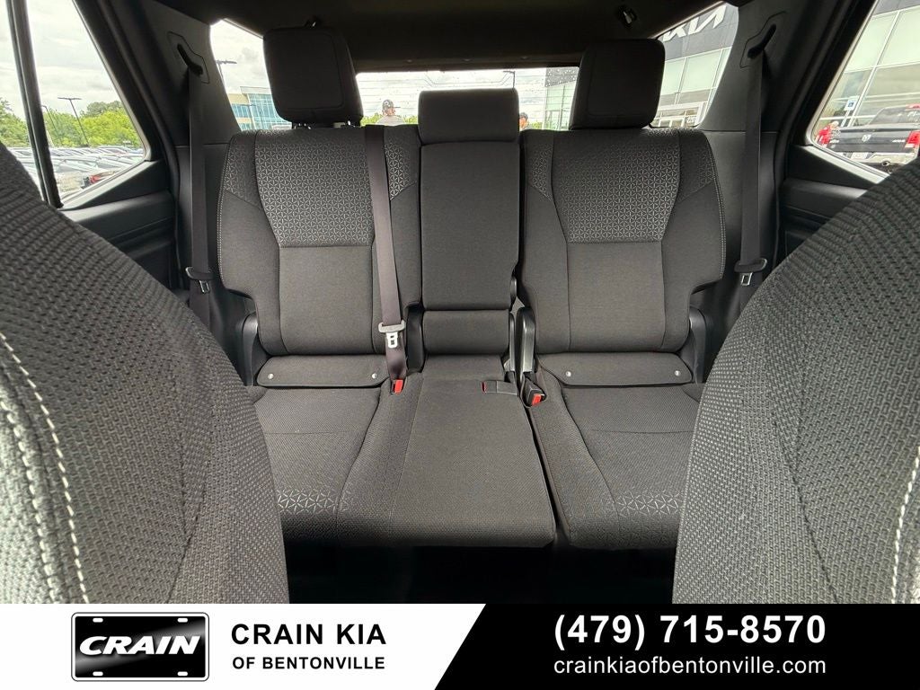 2025 Toyota 4Runner SR5 - 4WD / CLEAN CARFAX / ONE OWNER