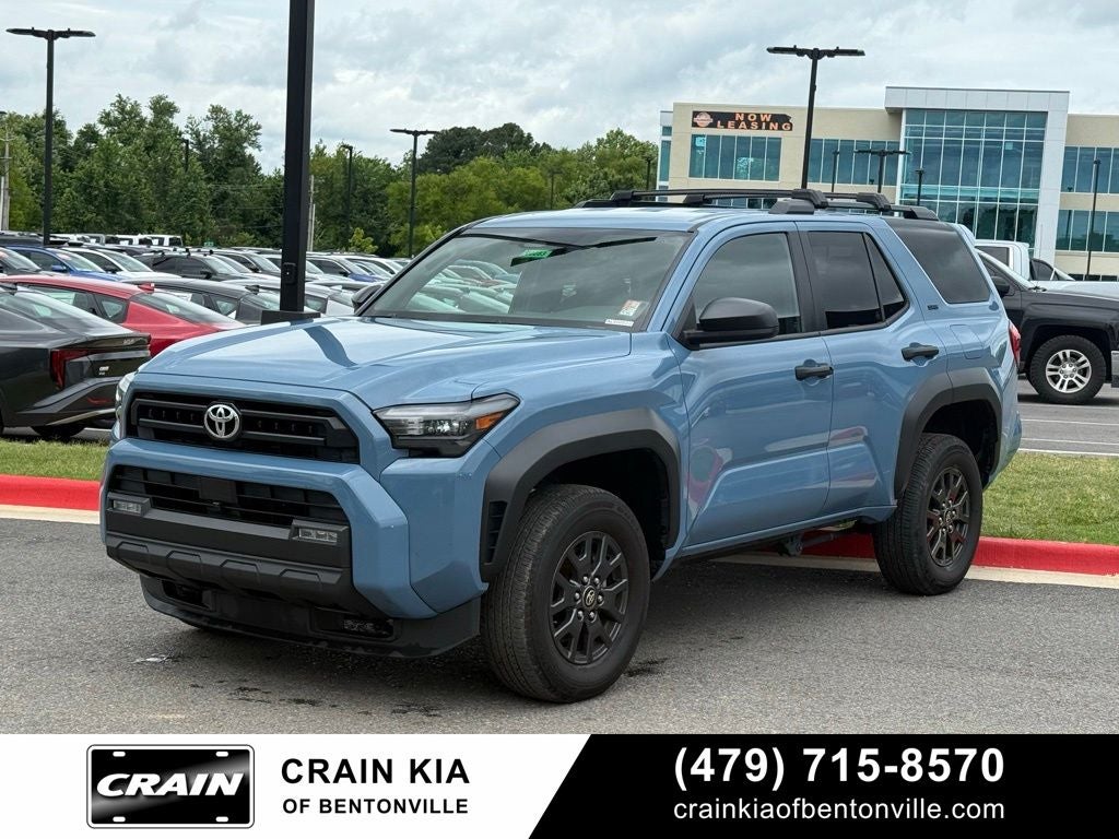 2025 Toyota 4Runner SR5 - 4WD / CLEAN CARFAX / ONE OWNER