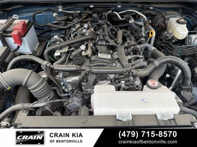 2025 Toyota 4Runner SR5 - 4WD / CLEAN CARFAX / ONE OWNER