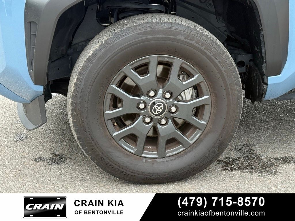2025 Toyota 4Runner SR5 - 4WD / CLEAN CARFAX / ONE OWNER