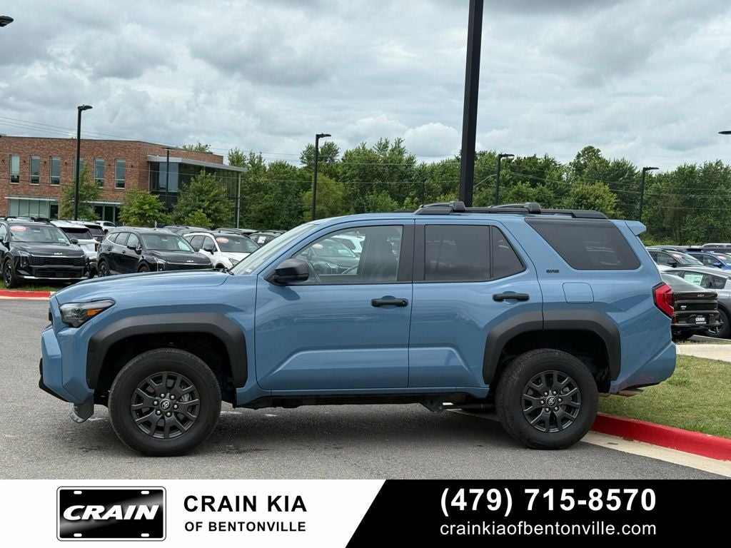 2025 Toyota 4Runner SR5 - 4WD / CLEAN CARFAX / ONE OWNER