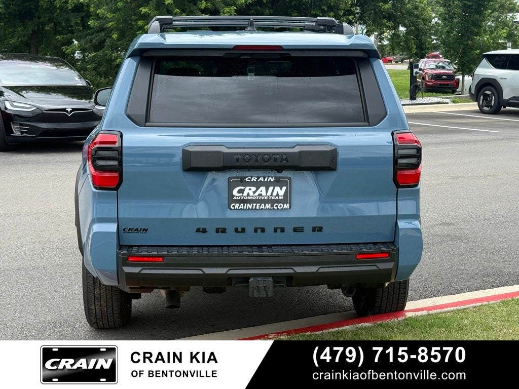 2025 Toyota 4Runner SR5 - 4WD / CLEAN CARFAX / ONE OWNER