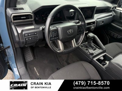 2025 Toyota 4Runner SR5 - 4WD / CLEAN CARFAX / ONE OWNER