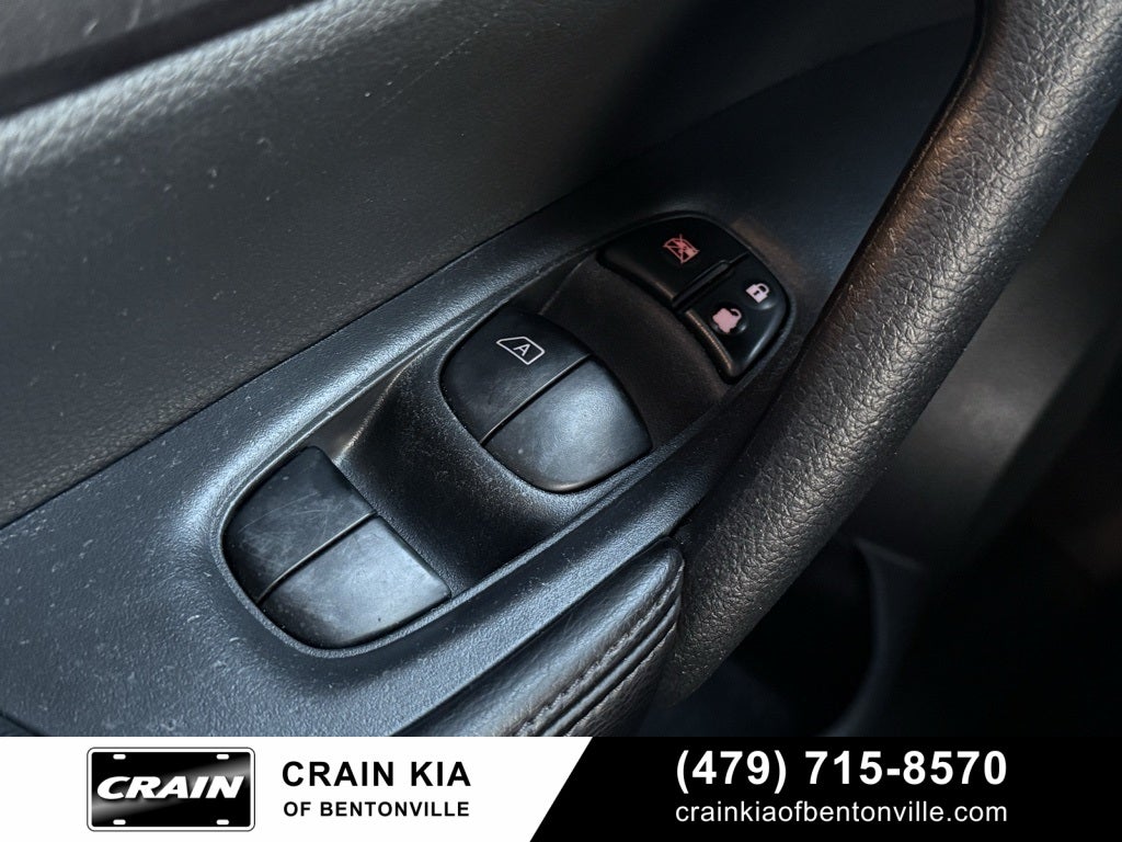 2015 Nissan Rogue S - AWD / CLEAN CARFAX