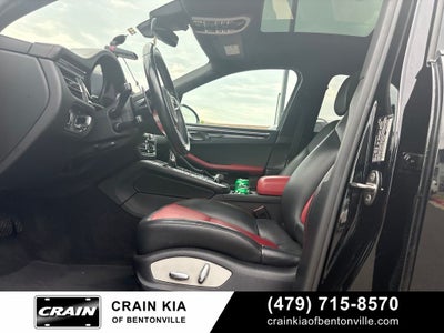 2021 Porsche Macan Base - AWD / PANORAMIC SUNROOF / CLEAN CARFAX