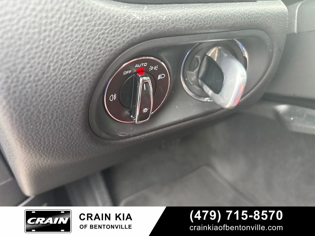 2021 Porsche Macan Base - AWD / PANORAMIC SUNROOF / CLEAN CARFAX