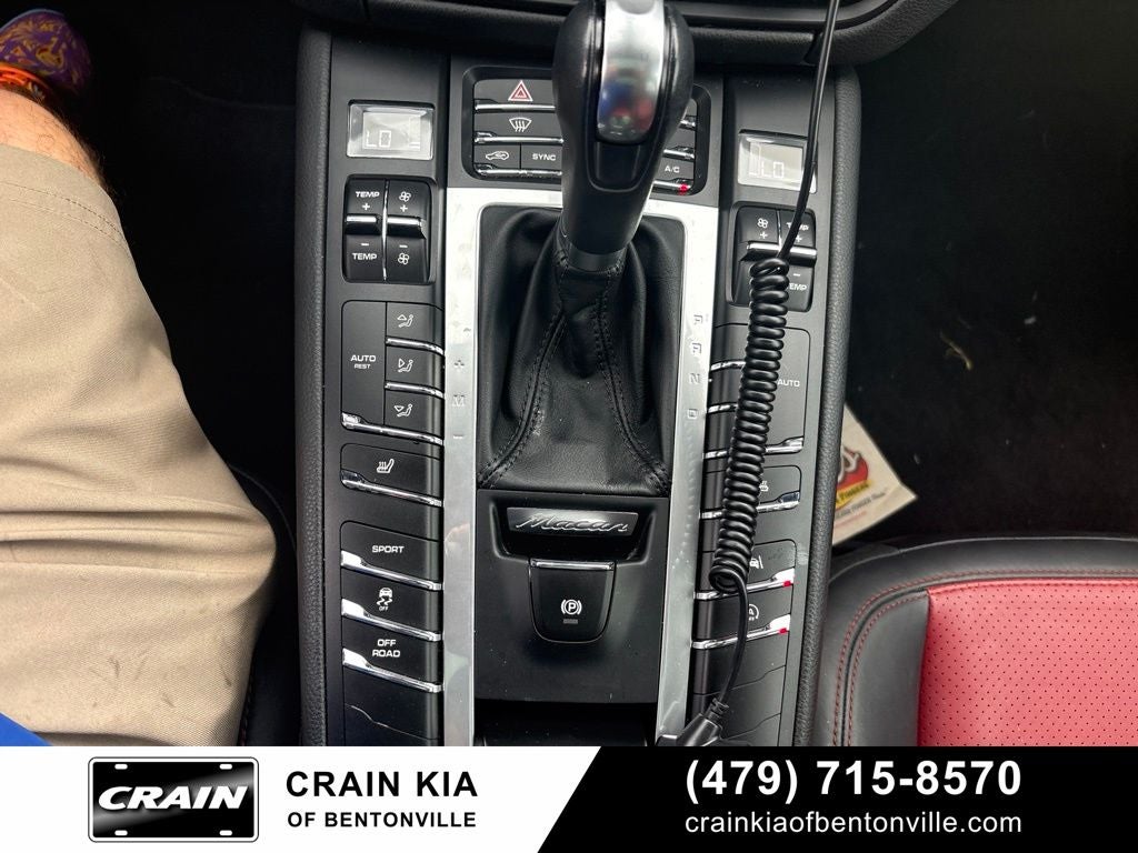2021 Porsche Macan Base - AWD / PANORAMIC SUNROOF / CLEAN CARFAX