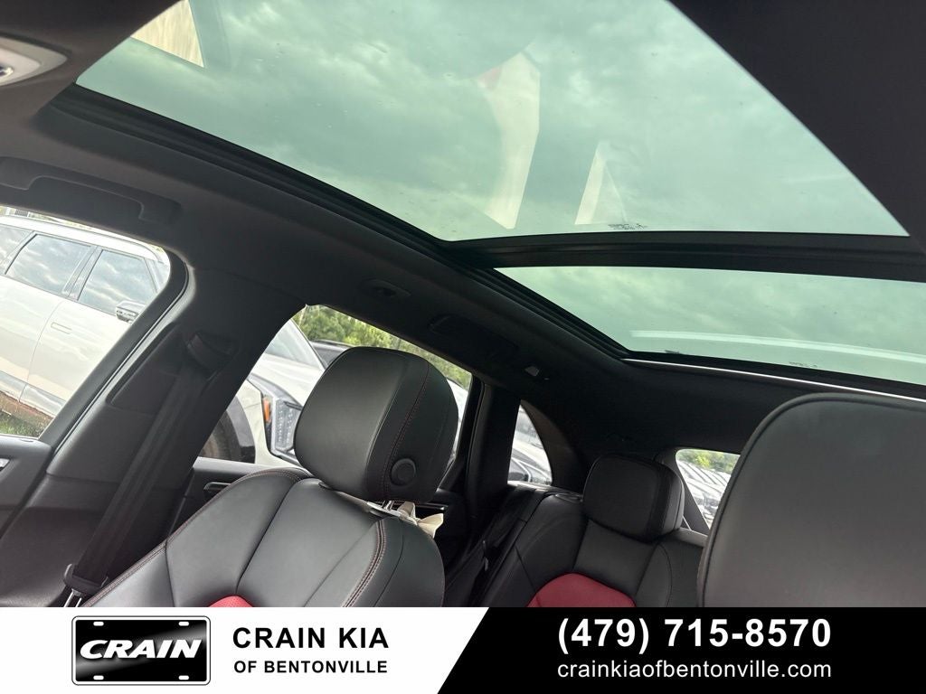 2021 Porsche Macan Base - AWD / PANORAMIC SUNROOF / CLEAN CARFAX
