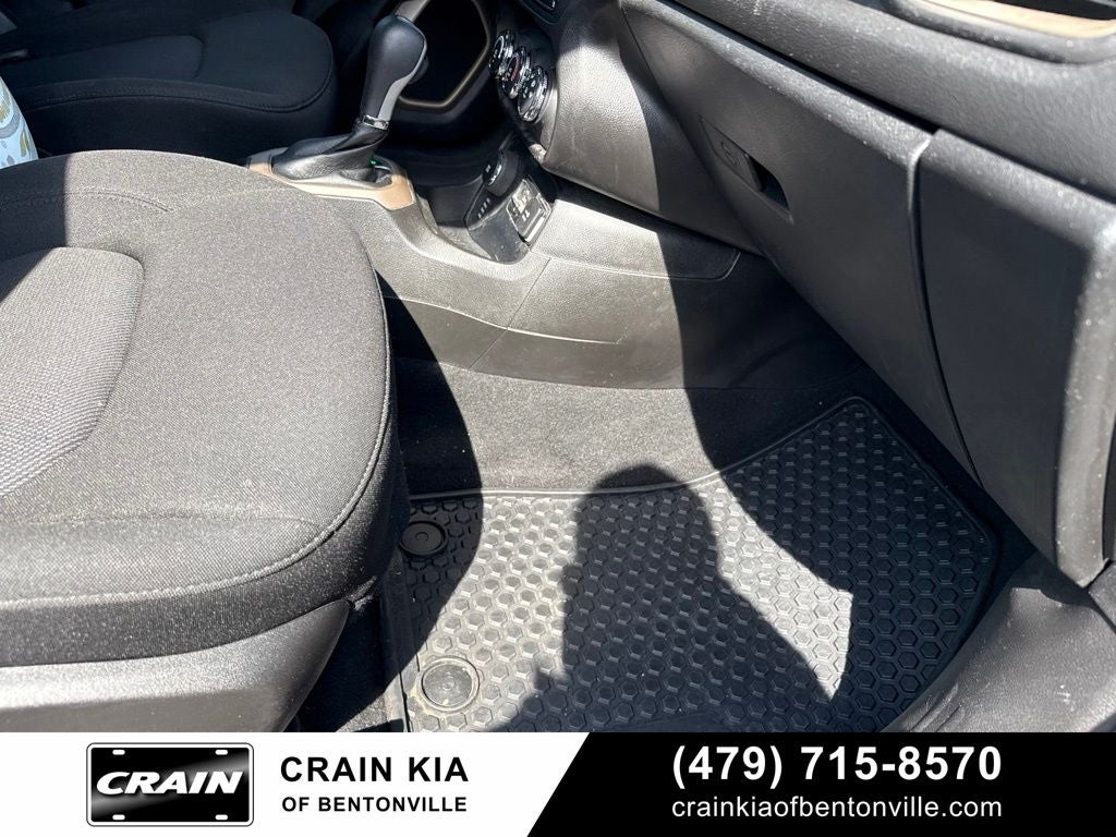 2017 Jeep Renegade Latitude - 4WD / CLEAN CARFAX / DUAL SUNROOF