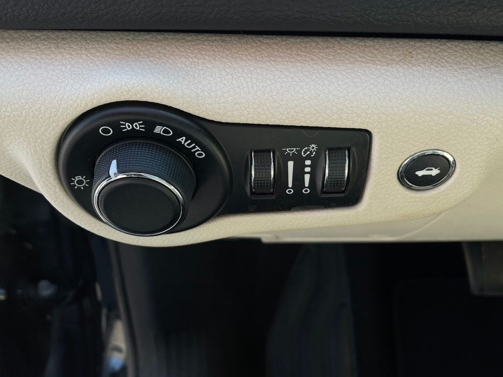 2015 Chrysler 200 Limited LOW PAYMENTS