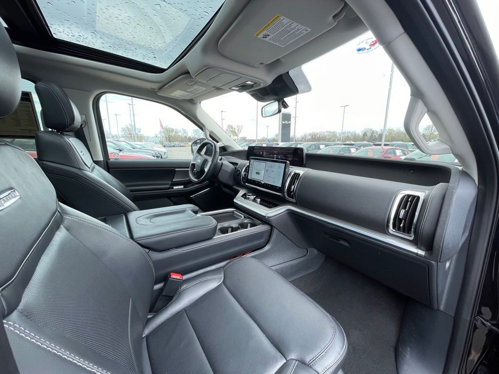 2025 Ford Expedition Max Platinum 4X4 / MOONROOF / HEATED SEATS