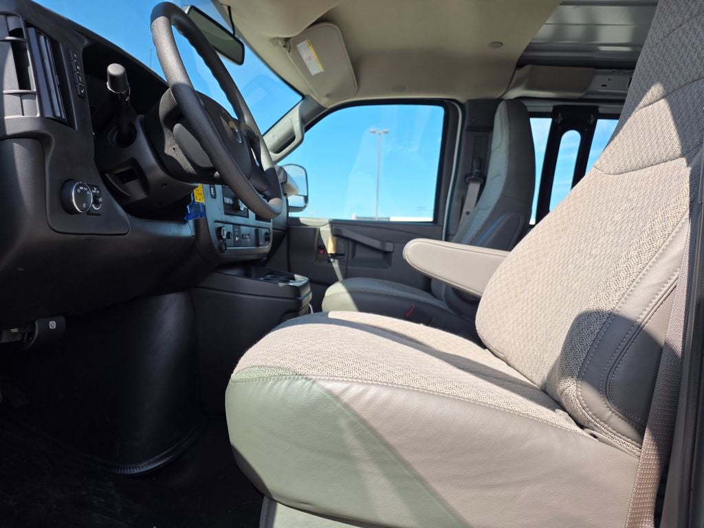 2024 Chevrolet Express 3500 Work Van CARGO / ONE OWNER / CLEAN CARFAX