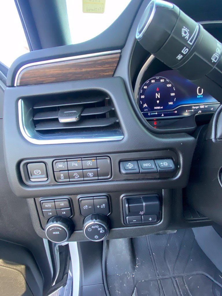 2023 Chevrolet Tahoe High Country ONE OWNER / SUNROOF / LEATHER / HEATED SEATS