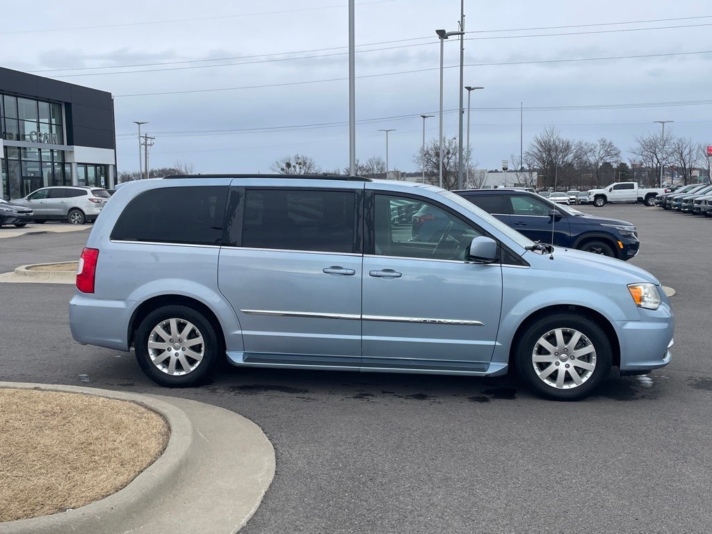 2013 Chrysler Town & Country Touring CLEAN CARFAX / LOW PAYMENTS