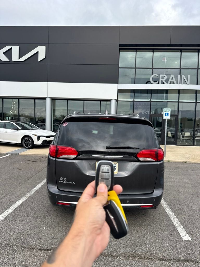 2020 Chrysler Pacifica Touring L POWER LIFT GATE / HEATED SEATS