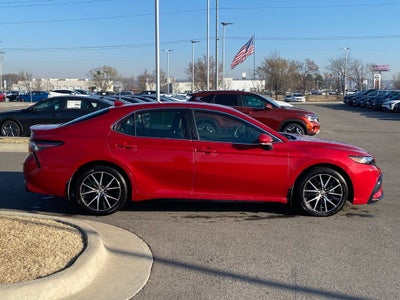 2021 Toyota Camry SE ONE OWNER / CLEAN CARFAX