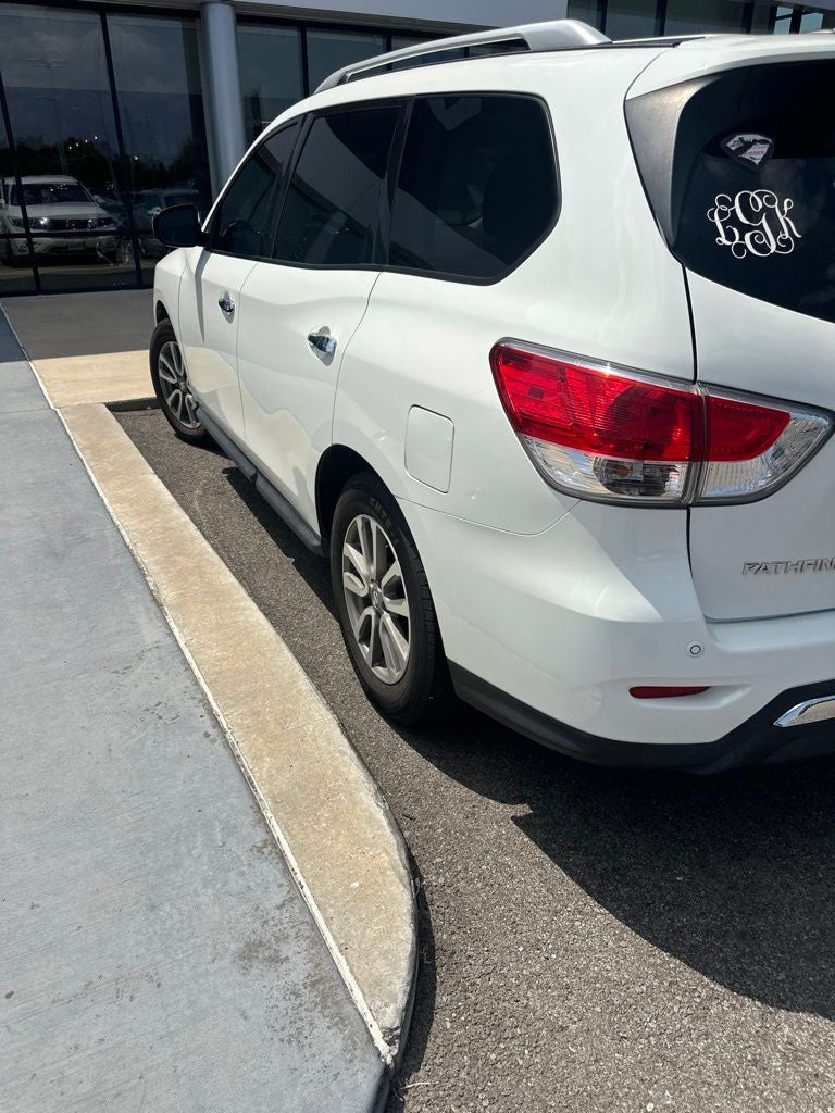 2016 Nissan Pathfinder SV