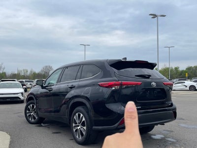 2020 Toyota Highlander XLE MOONROOF / HEATED SEATS