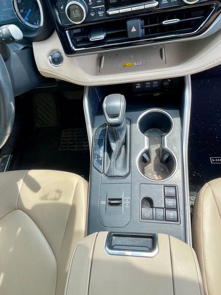 2023 Toyota Highlander Hybrid XLE HEATED SEATS / ONE OWNER / CLEAN CARFAX