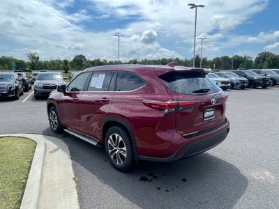 2023 Toyota Highlander Hybrid XLE HEATED SEATS / ONE OWNER / CLEAN CARFAX